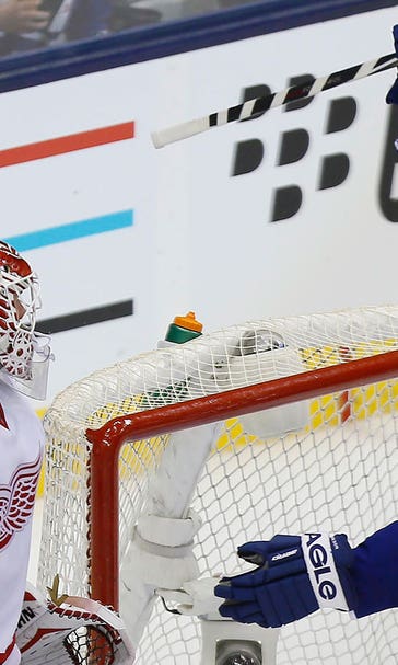 Leafs top Wings with three third-period goals